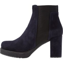 Unisa KAUSTIN Ankle boot abyss. Niebieskie botki damskie skórzane marki Unisa. Za 589,00 zł.