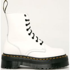 Dr Martens - Workery skórzane. Białe workery damskie Dr. Martens, ze skóry, z okrągłym noskiem, bez obcasa, na obcasie, na sznurówki. Za 879,90 zł.