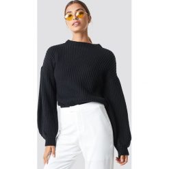 NA-KD Sweter z dzianiny z bufiastym rękawem - Black. Czarne swetry klasyczne damskie marki NA-KD, z dzianiny, z golfem. Za 121,95 zł.