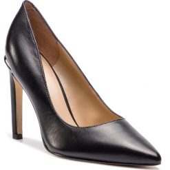 Szpilki GUESS - Bellamy FL6BMY LEA08 BLACK. Czarne półbuty damskie Guess, z aplikacjami, ze skóry ekologicznej, bez obcasa, na obcasie, bez zapięcia. W wyprzedaży za 439,00 zł.