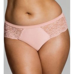 Figi francuskie Hailey Pink. Różowe figi damskie marki Astratex, w koronkowe wzory, z bawełny. Za 31,99 zł.