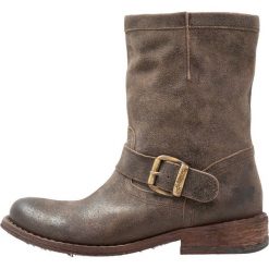Felmini CREDO Botki kowbojki i motocyklowe noumerat tobacco. Pomarańczowe botki damskie marki Felmini, ze skóry, bez obcasa, bez zapięcia. Za 569,00 zł.