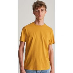 Gładki T-shirt - Żółty. Żółte t-shirty męskie Reserved, xl, bez wzorów, bez kołnierzyka. Za 24,99 zł.