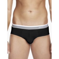Slipy w kolorze czarnym. Czarne slipy męskie Pierre Cardin, s, z nadrukiem. W wyprzedaży za 23,95 zł.