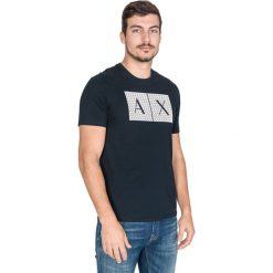 Armani Exchange Koszulka Niebieski. Niebieskie podkoszulki męskie l, z bawełny, krótkie. Za 223,95 zł.