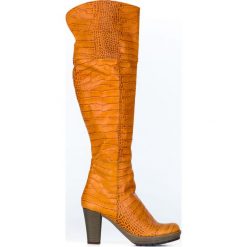 Kozaki za kolano z tłoczeniem - skóra naturalna - model 185 - kolor brązowy przypalany. Pomarańczowe kozaki damskie Zapato, na randkę, na zimę, z dzianiny, klasyczne, przed kolano, na wysokim obcasie, na obcasie, bez zapięcia. W wyprzedaży za 367,50 zł.