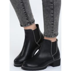 Czarne Botki Hold My Breath. Czarne botki damskie saszki marki Born2be. Za 129,99 zł.