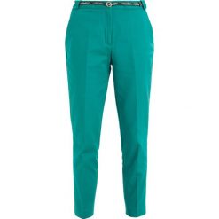 Chinosy damskie: Cortefiel TROUSERS Chinosy dark green