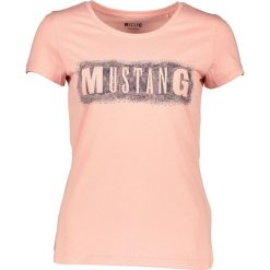 Koszulka "Alexia" w kolorze jasnoróżowym. Różowe koszulki damskie Mustang Women, s, z nadrukiem, z bawełny, z okrągłym kołnierzem. W wyprzedaży za 34,95 zł.