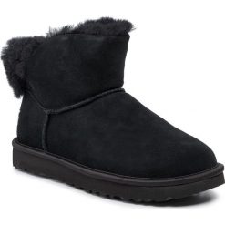 Buty UGG - W Classic Bling Mini 1105364 Blk. Czarne kozaki damskie Ugg, ze skóry, bez obcasa, bez zapięcia. W wyprzedaży za 469,00 zł.