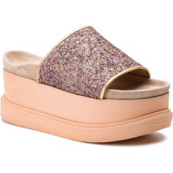 Klapki INUIKII - Slipper Glitter Wedge 70104-22-W Gold. Żółte klapki damskie Inuikii, bez wzorów, ze skóry, bez obcasa. W wyprzedaży za 489,00 zł.