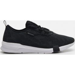 Niskie sneakersy Ronin - Czarny. Czarne sneakersy męskie Cropp, bez zapięcia. Za 159,99 zł.