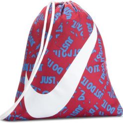 Plecak NIKE - BA5262 618. Czerwone plecaki męskie Nike, bez wzorów, z materiału, sportowe. Za 49,00 zł.