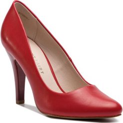 Szpilki JENNY FAIRY - W17SS530-1 Red. Czerwone półbuty damskie Jenny Fairy, bez wzorów, ze skóry ekologicznej, bez obcasa, na obcasie, bez zapięcia. Za 89,99 zł.