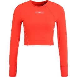 Adidas by Stella McCartney TRAIN CLIMACHILL Koszulka sportowa coral red. Czerwone topy sportowe damskie marki adidas by Stella McCartney, l, z elastanu. W wyprzedaży za 227,40 zł.