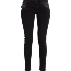 Replay LUZ COIN ZIP Jeans Skinny Fit black denim. Czarne jeansy damskie Replay, z elastanu. W wyprzedaży za 471,20 zł.