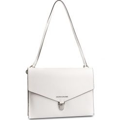 Torebka CALVIN KLEIN JEANS - Sculpted Shoulder Bag K60K605239 102. Białe torebki klasyczne damskie marki Calvin Klein Jeans, bez wzorów, z jeansu, klasyczne, bez dodatków. Za 579,00 zł.