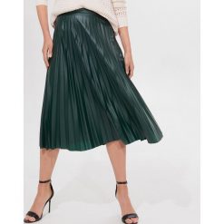 Plisowana spódnica z imitacji skóry - Khaki. Brązowe spódniczki damskie Mohito, bez wzorów, ze skóry. Za 119,99 zł.