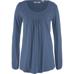 Shirt bawełniany z koronką, długi rękaw bonprix indygo. Niebieskie koszulki damskie bonprix, w koronkowe wzory, z bawełny, bez kołnierzyka. Za 59,99 zł.