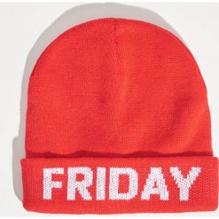 Czapka Friday - Czerwony. Czerwone czapki zimowe damskie marki Sinsay. Za 19,99 zł.