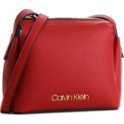 Torebka CALVIN KLEIN - Step Up Small Crossb K60K604289 627. Czerwone listonoszki damskie marki Calvin Klein, ze skóry ekologicznej. W wyprzedaży za 359,00 zł.