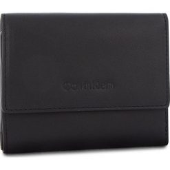 Mały Portfel Damski CALVIN KLEIN - Serene Small Trifold K60K604519 001. Czarne portfele damskie Calvin Klein, ze skóry. Za 349,00 zł.