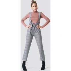Trendyol Spodnie z szelkami - Grey. Szare spodnie z wysokim stanem Trendyol, w paski. Za 121,95 zł.