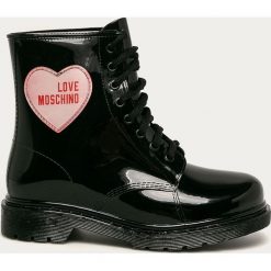 Love Moschino - Workery. Czarne workery damskie Love Moschino, z gumy, z okrągłym noskiem, bez obcasa, na obcasie, na sznurówki. Za 529,90 zł.