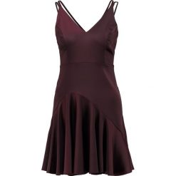 Sukienki hiszpanki: Miss Selfridge STRAPPY STRAIGHT HEM FRILL HOLLY DRESS Sukienka koktajlowa burgundy