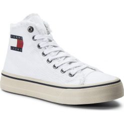Tenisówki TOMMY JEANS - Hightop Tommy Jeans Sneaker EM0EM00287 White 100. Białe półbuty męskie Tommy Jeans, bez wzorów, z jeansu, klasyczne, bez zapięcia. Za 359,00 zł.
