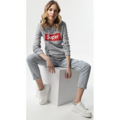 Szara Bluza Adrebel. Szare bluzy damskie Born2be, s, z napisami, bez rękawów, z kapturem. Za 69,99 zł.