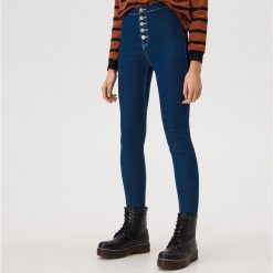 Jeansy skinny z wysokim stanem - Granatowy. Niebieskie jeansy damskie Sinsay, z podwyższonym stanem. Za 59,99 zł.