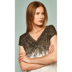 Medicine - T-shirt by Alicja Marczyk, Grafika Polska. Białe bluzki damskie MEDICINE, s, z nadrukiem, z bawełny, casualowe, bez kołnierzyka. W wyprzedaży za 49,90 zł.