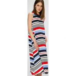 Tommy Hilfiger - Sukienka Kaylee. Szare sukienki damskie na komunię marki TOMMY HILFIGER, na co dzień, z poliesteru, casualowe, z okrągłym kołnierzem, midi. W wyprzedaży za 629,90 zł.