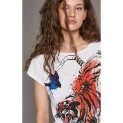 Medicine - T-shirt by Yadou, Tattoo Konwent. Szare bluzki damskie MEDICINE, s, z nadrukiem, z bawełny, casualowe, z okrągłym kołnierzem. W wyprzedaży za 49,90 zł.