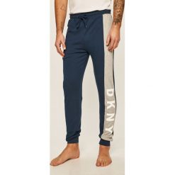 Dkny - Spodnie piżamowe. Niebieskie piżamy męskie DKNY, s, z nadrukiem, z bawełny. Za 249,90 zł.