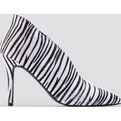 NA-KD Shoes Czółenka w szpic Zebra - Black,White. Czarne czółenka damskie NA-KD Shoes, bez wzorów, bez obcasa. W wyprzedaży za 73,17 zł.