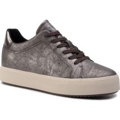 Sneakersy GEOX - D Blomiee H. B D94DZB 0PVBN C6635 Chestnut/Mud. Pomarańczowe półbuty damskie Geox, na co dzień, bez wzorów, ze skóry ekologicznej, bez obcasa, na płaskiej podeszwie, bez zapięcia. W wyprzedaży za 219,00 zł.