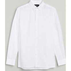 Koszula regular fit w kratę -. Koszule męskie Reserved, s, bez wzorów, bez kołnierzyka, bez rękawów. Za 129,99 zł.
