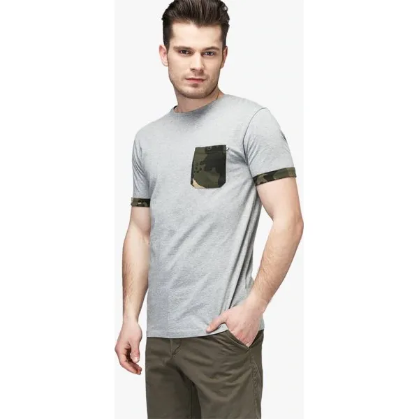 Timberland Koszulka Ss Kennebec River Printed Pocket Tee , szary, rozmiar L. Szare koszulki męskie Timberland, m, bez wzorów, z bawełny, z okrągłym kołnierzem, bez rękawów. W wyprzedaży za 119,99 zł.