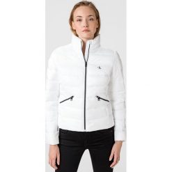 Calvin Klein Kurtka Biały. Białe kurtki damskie Calvin Klein, m, bez wzorów, z jeansu, bez kaptura. Za 860,95 zł.
