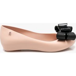 Melissa - Baleriny Ultragirl Sweet. Czarne baleriny damskie Melissa, bez wzorów, z materiału, bez obcasa. W wyprzedaży za 179,90 zł.