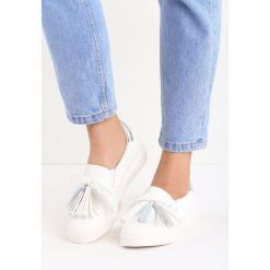 Biało-Niebieskie Slip On Peekaboo. Niebieskie trampki i tenisówki damskie Born2be, z satyny. Za 69,99 zł.