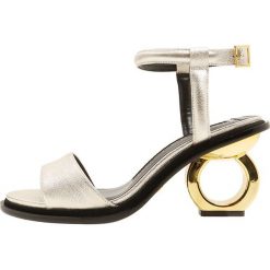 Sandały damskie: Kat Maconie POPPY Sandały sandy gold