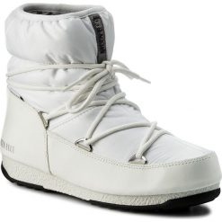 Śniegowce MOON BOOT - Low Nylon Wp 24006200002 Bianco/Argen. Białe buty zimowe damskie Moon Boot, z materiału. W wyprzedaży za 389,00 zł.