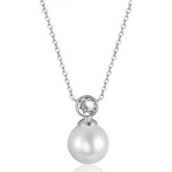 Naszyjnik z kryształkami Swarovski i perłą w kolorze białym - dł. 40 cm. Szare naszyjniki damskie METROPOLITAN, z perłą. W wyprzedaży za 39,95 zł.
