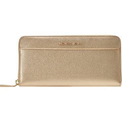 MICHAEL Michael Kors MONEY PIECES POCKET Portfel pale gold. Żółte portfele damskie marki MICHAEL Michael Kors. Za 629,00 zł.