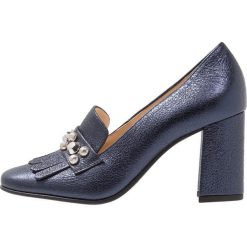 Högl Czółenka dark blue. Niebieskie buty ślubne damskie HÖGL, z materiału. Za 649,00 zł.