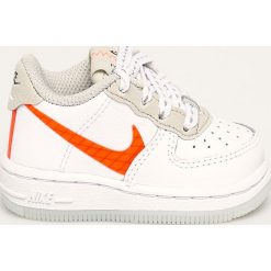 Nike Kids - Buty dziecięce Nike Force 1 LV8 3. Białe trampki chłopięce Nike Kids, bez wzorów, z gumy, sportowe, z okrągłym noskiem, na sznurówki. W wyprzedaży za 179,90 zł.