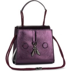 Torebka PATRIZIA PEPE - 2V8534/A3LT-M361 Space Violet. Fioletowe torebki klasyczne damskie Patrizia Pepe, bez wzorów, ze skóry, klasyczne, na ramię, bez dodatków. W wyprzedaży za 729,00 zł.